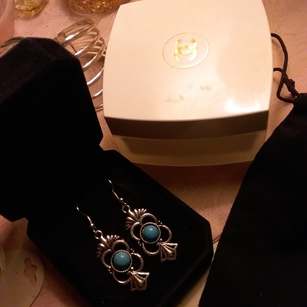 Gorgeous vintage earrings